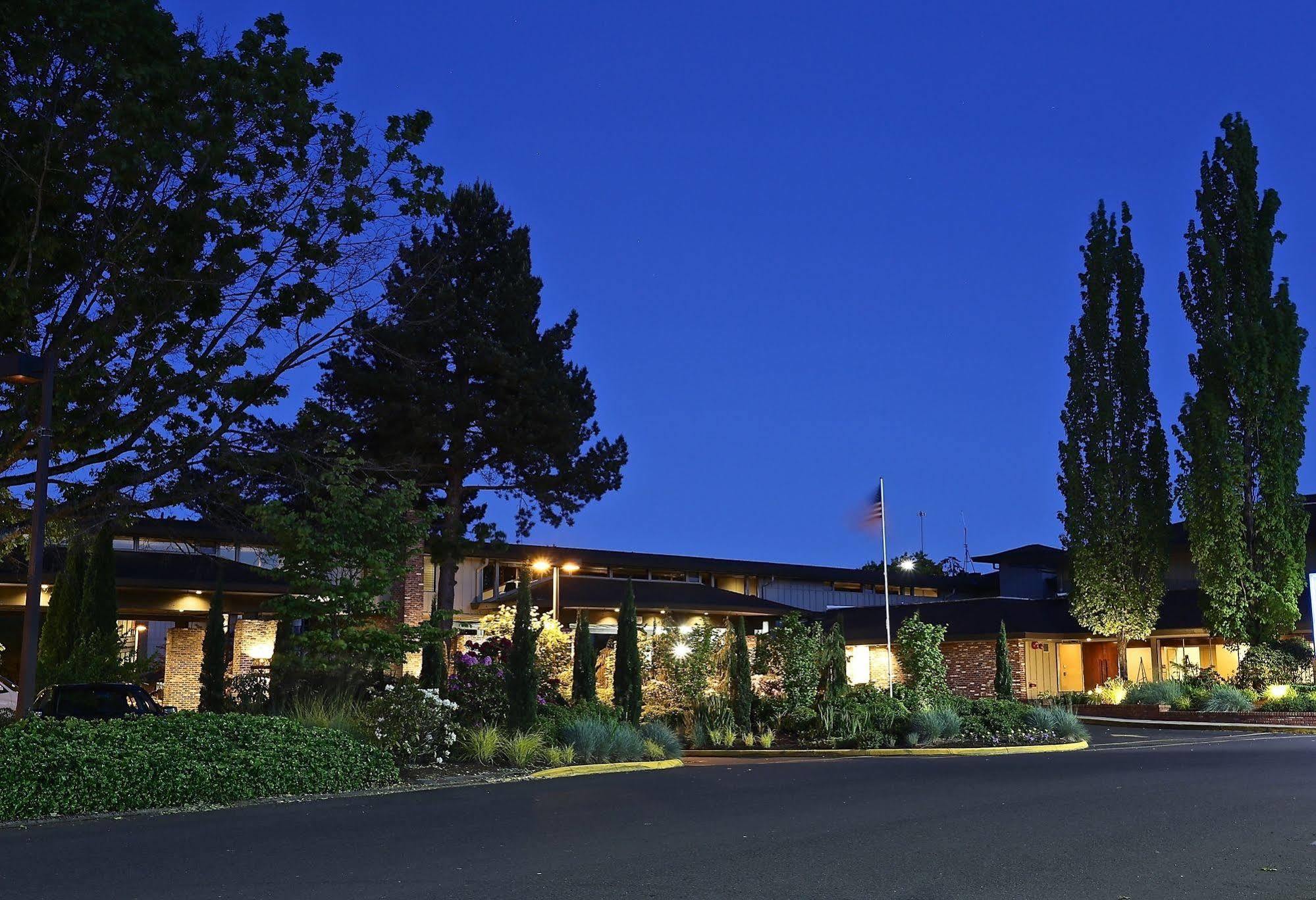 Valley River Inn Eugene Dış mekan fotoğraf