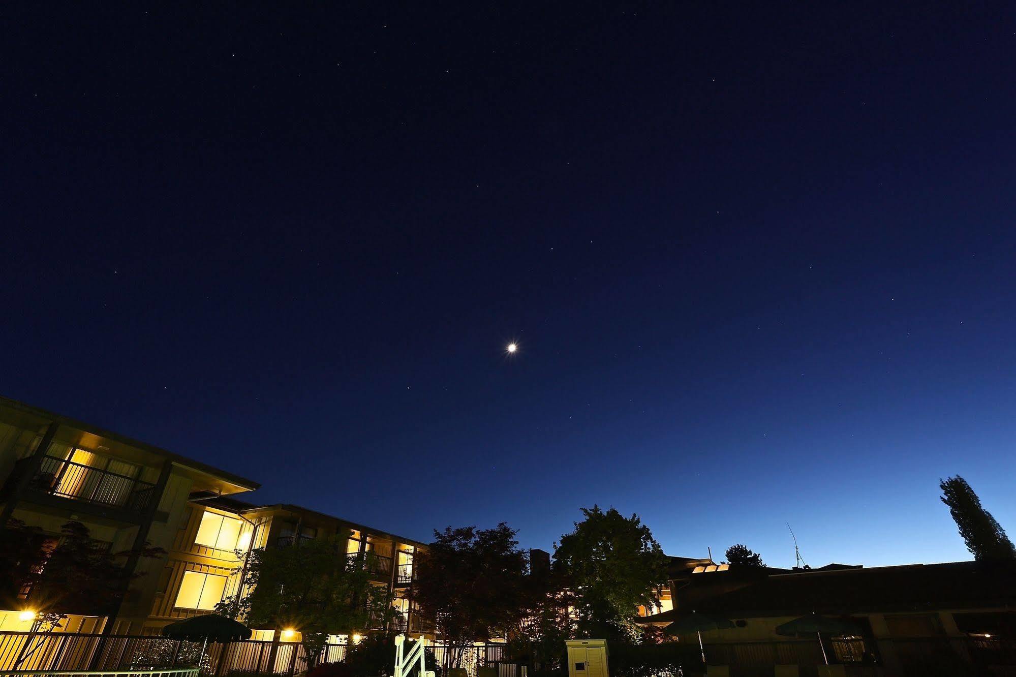 Valley River Inn Eugene Dış mekan fotoğraf